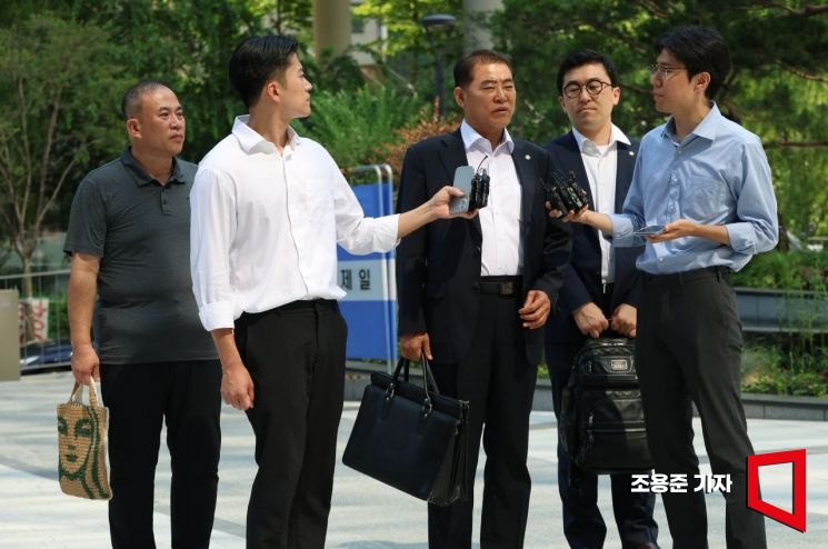 [포토] 변호인 답변 듣고 있는 명태균씨