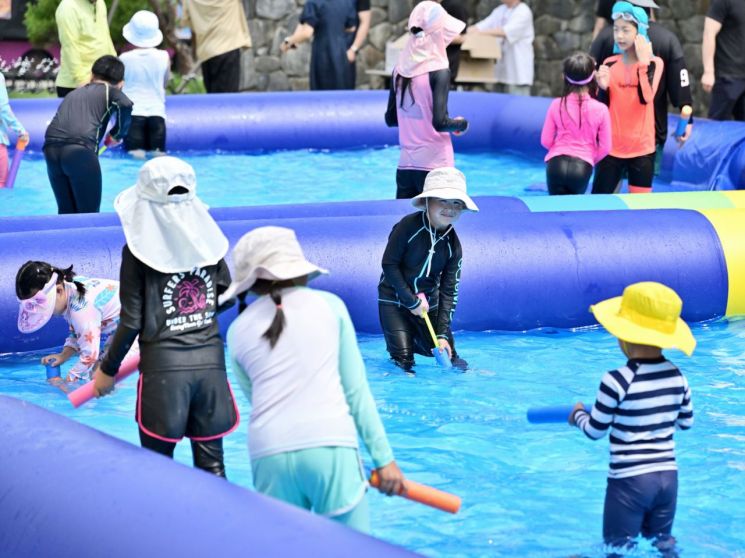 “워터슬라이드 타고 버스킹 즐기자!” 다누림 한울림 콘서트