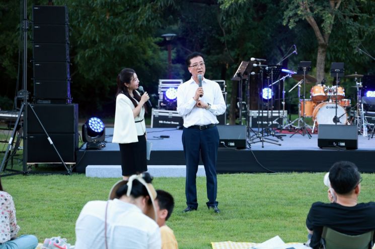 조원휘 대전시의회 의장이 1일 제1회 뮤직토크쇼에 참석해 인사말을 하고 있다.(사진=대전시의회 제공)