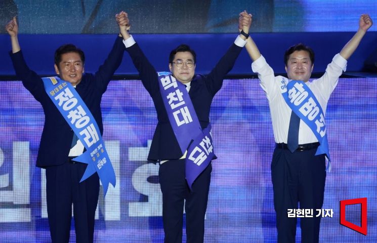[Photo] Jeong Cheongrae and Park Chandae: Who Will Lead the Democratic Party?