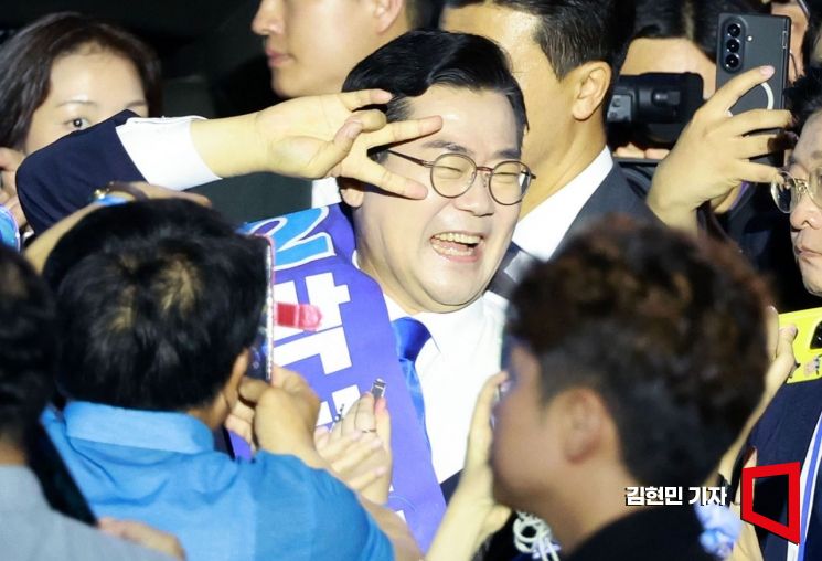[Photo] Park Chandae Enters National Party Convention