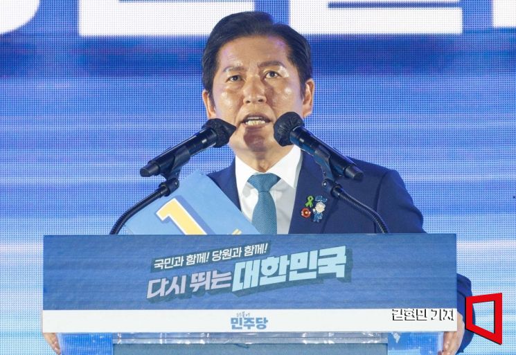 정청래 더불어민주당 대표 후보가 2일 오후 경기 고양시 킨텍스에서 열린 제2차 임시전국당원대회에서 정견발표를 하고 있다. 2025.8.2 김현민 기자