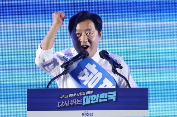 황명선 더불어민주당 최고위원 후보가 2일 고양 킨텍스에서 열린 전국당원대회에서 정견발표를 하고 있다. 연합뉴스