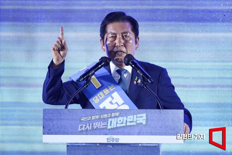 [포토] 정청래 “협치보다 내란 척결이 먼저…속 시원한 개혁 당대표”