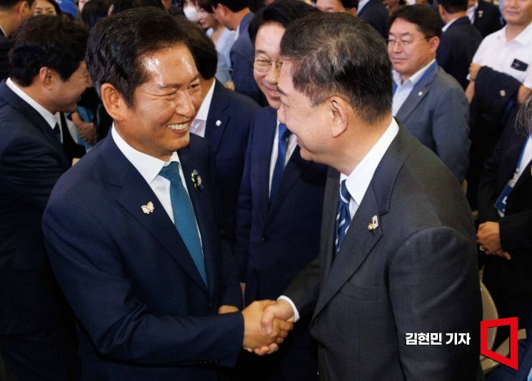 [포토] 정청래 민주당 대표 선출…이낙연 득표율 넘는 기록적인 성과