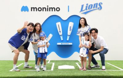 3일 대구 수성구 삼성라이온즈파크를 찾은 팬들이 삼성금융네트웍스 모니모 브랜드와 이벤트를 체험하고 사진을 찍고 있다. 삼성금융네트웍스