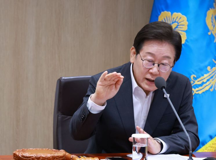 서울 용산 대통령실 청사에서 국무회의를 주재 중인 이재명 대통령 연합뉴스
