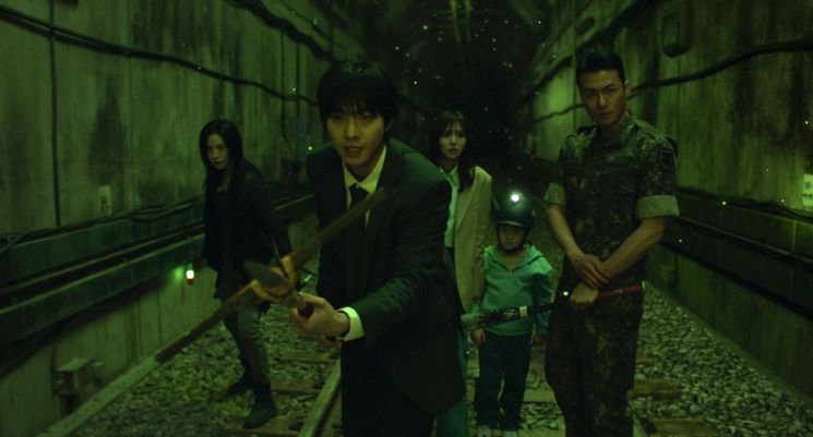 극장가 단기 부양책 한계?…'전독시' 부진에 투자 위축 가속