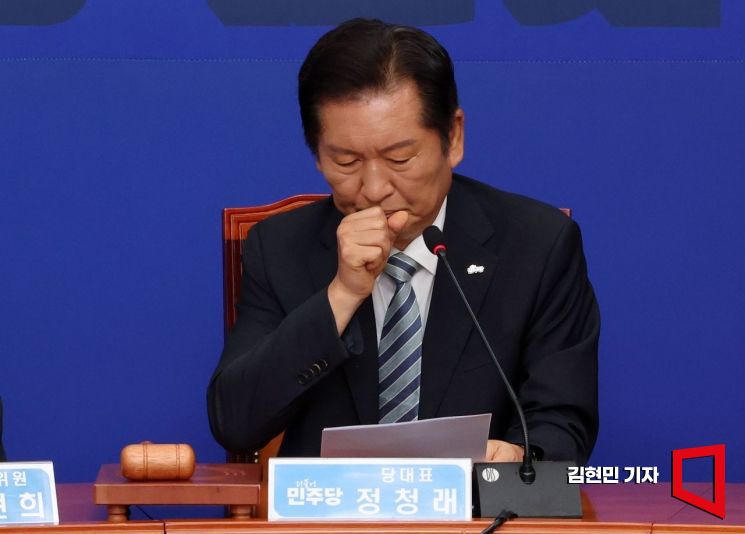 정청래 더불어민주당 대표가 4일 국회에서 열린 최고위원회의에서 발언하고 있다. 김현민 기자