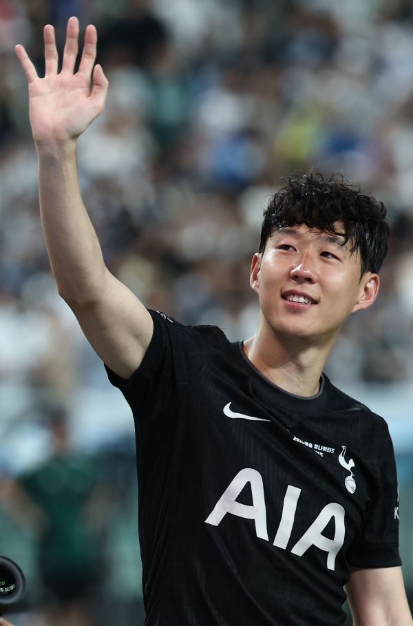 손흥민 뜨거운 눈물로 토트넘과 작별 "월드컵 집중할 수 있는 팀으로" 