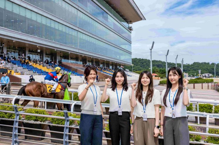 한국마사회 부산경남본부, 신입사원 100일…“조직 활력 불어넣는다”