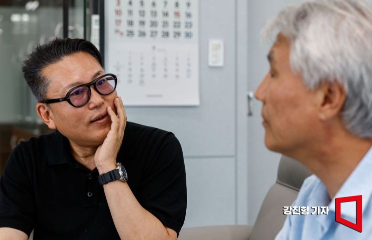김대식 카이스트 교수(왼쪽)과 석창규 웹케시그룹 회장