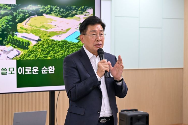 전진선 군수가 '현장체감형 자원순환교육' 행사에 참석해 인사말을 하고 있다. 양평군 제공