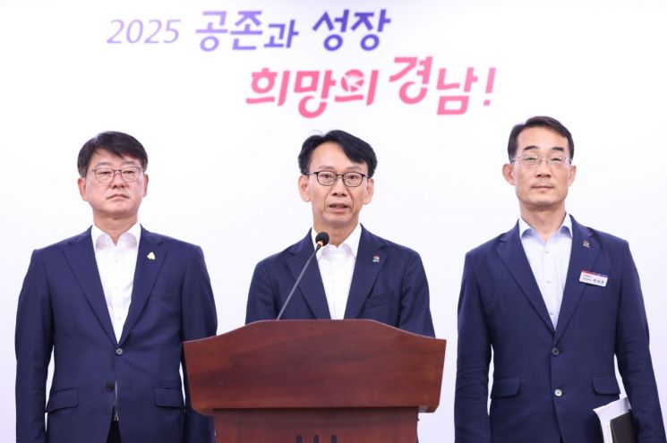 김명주 경남도 행정부지사가 동부경남 첨단산업 거점 육성 전략을 발표하고 있다. 경남도 제공