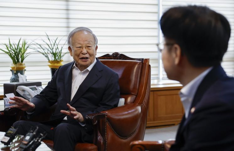 '여든여섯' 경총 회장, 노란봉투법에 휴가도 못 떠나