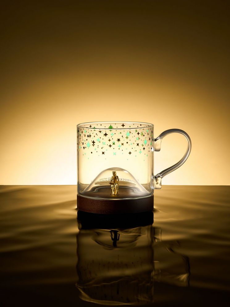 국립중앙박물관 사유의 방, 스타벅스 뮷즈로 선봬