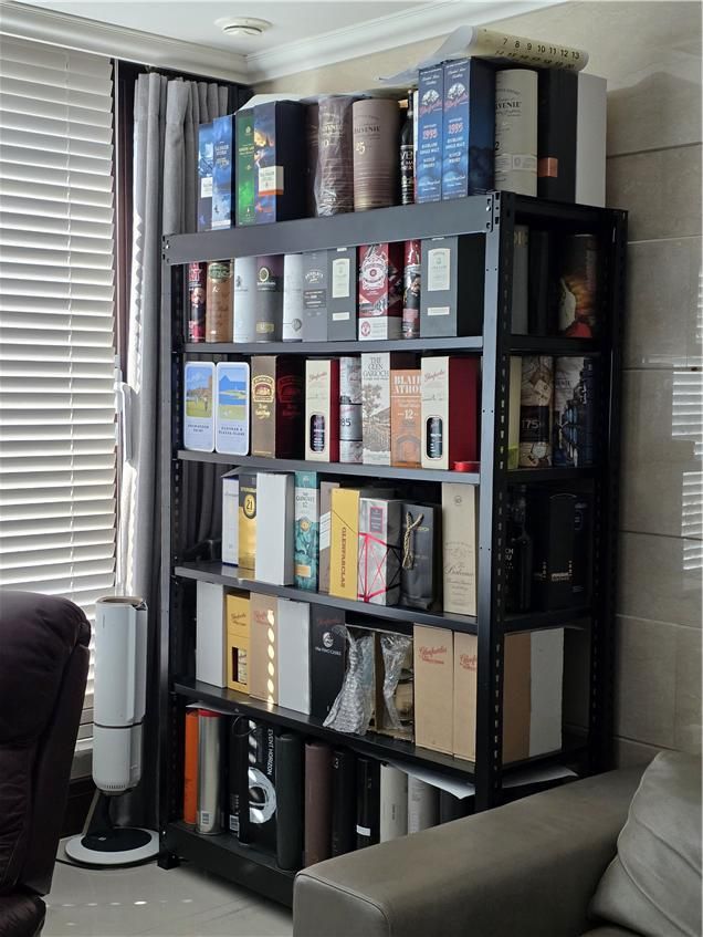 "위스키 밀수·탈세 그리고 리셀" 의사, 교수 등 덜미