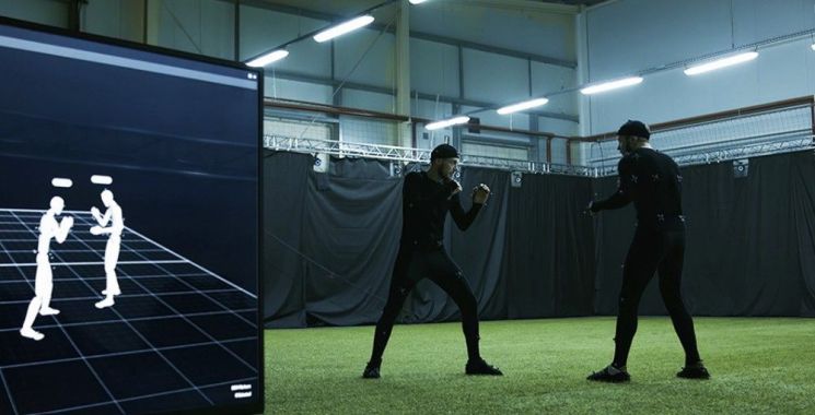 게임 개발 스튜디오에서 캐릭터 움직임을 포착하는 '모션 캡처' 작업을 하는 모습. 바클리즈 홈페이지 캡처
