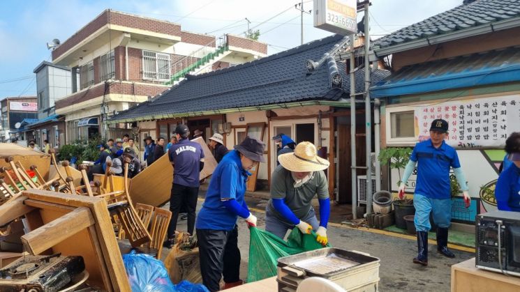 폭우 휩쓸고 간 함평서 '민·관·군' 복구 작업 총력