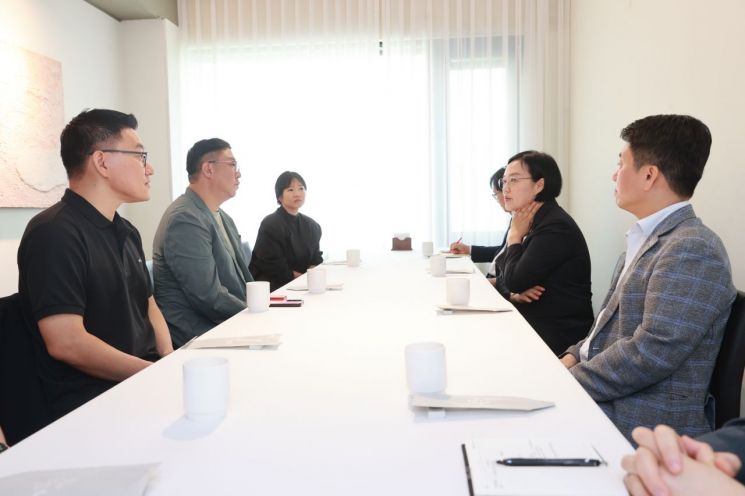 한성숙 중기부 장관, 스타트업계 만나 애로사항 청취