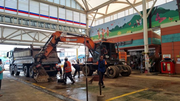 폭우 휩쓸고 간 함평서 '민·관·군' 복구 작업 총력