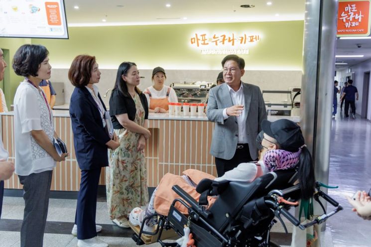 'Mapo Nuguna Cafe' Opens in Mapo District Office Basement to Support Independence of People with Disabilities