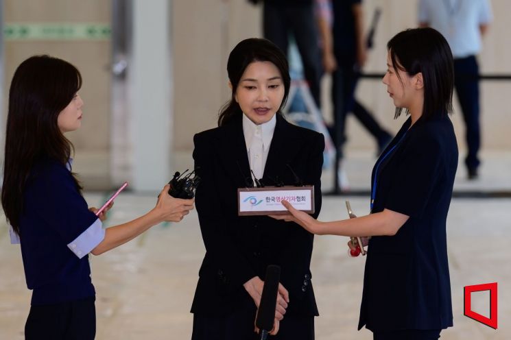 김건희 여사 특검 출석… "아무것도 아닌 사람, 심려 끼쳐 죄송"