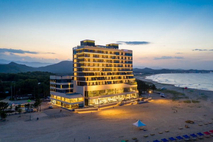 대명소노, '바이 쏠비치' 브랜드 첫선…고성 르네블루 운영