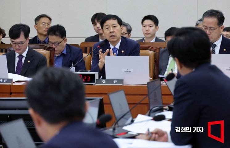 [포토] 구윤철 "한미 FTA 효과 살아있어…관세율 0%에 상호관세 추가"