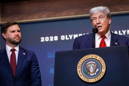 인도·중국에 경고한 트럼프 "'러 원유' 구매시 관세 인상"