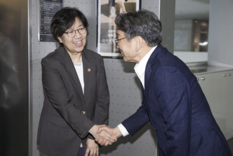 Minister Jung Eunkyung Visits Gwangju: "Gwangju's Integrated Care Will Serve as a Model for Nationwide Expansion"
