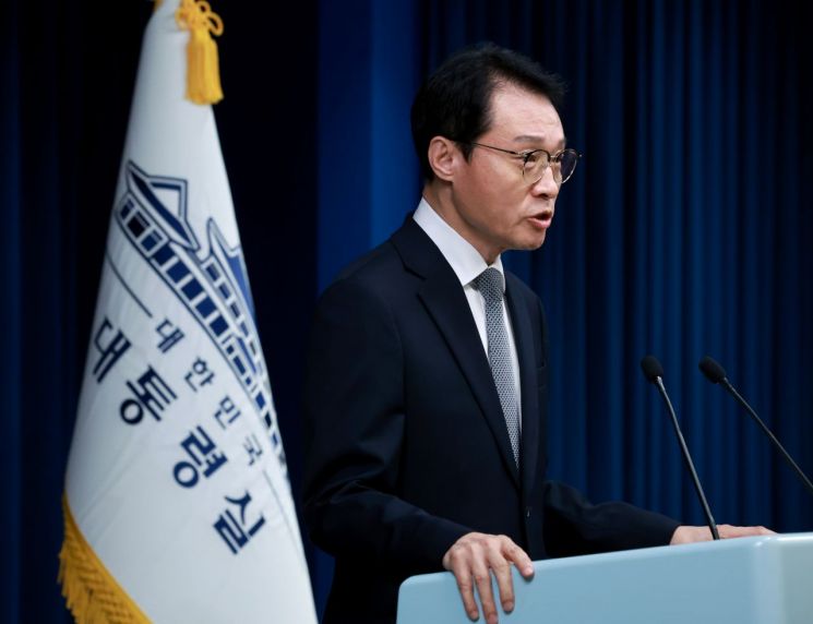 이규연 대통령실 홍보소통수석이 6일 서울 용산 대통령실 청사에서 방송법 관련 논평을 하고 있다. 연합뉴스