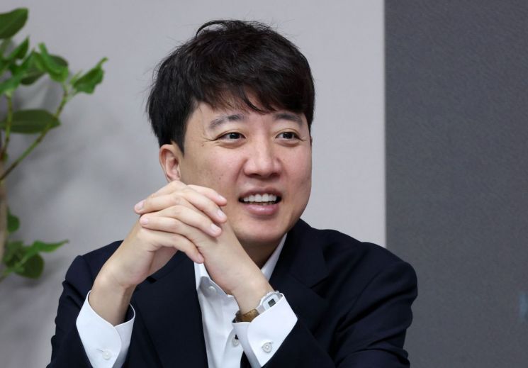 이준석 개혁신당 대표가 지난 5일 오전 아시아경제 '소종섭의 시사쇼'와 인터뷰 하고 있다.