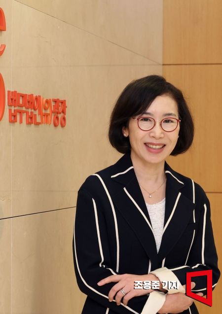 Oh Hyunju, a lawyer at the law firm Kwangjang, is being interviewed by Asia Economy at the Kwangjang office in Jung-gu, Seoul. Photo by Jo Yongjun