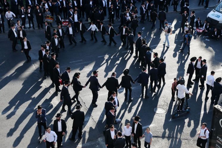 On the 23rd of last month (local time), Haredi men protested against conscription in Jerusalem, Israel. Photo by EPA Yonhap News