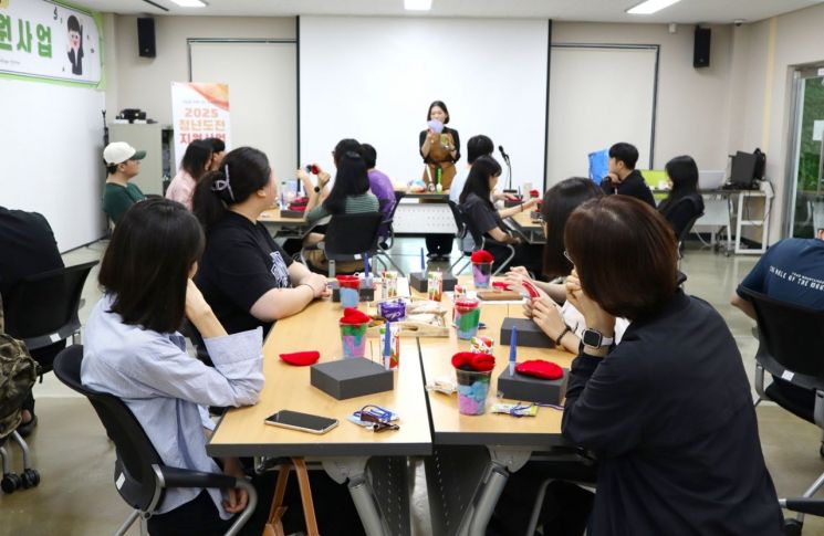 정읍시 청년지원센터가 오는 19일까지 '청년도전지원사업' 중기 프로그램 참여자를 모집한다.정읍시 제공