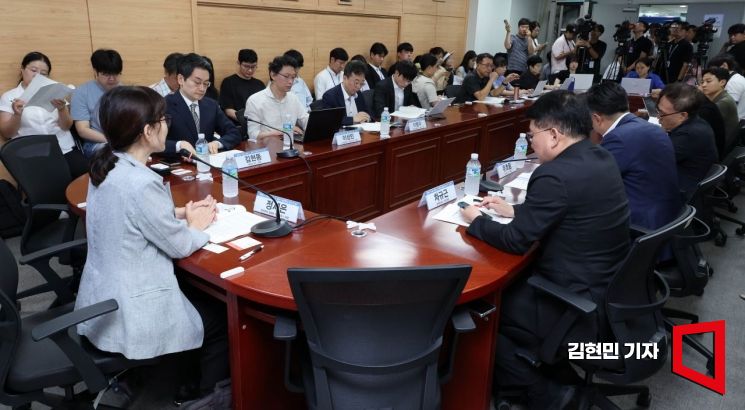 7일 국회 의원회관에서 더불어민주당 등 범진보진영이 참여한 2025 세제개편안 긴급좌담회가 열리고 있다. 2025.8.7 김현민 기자