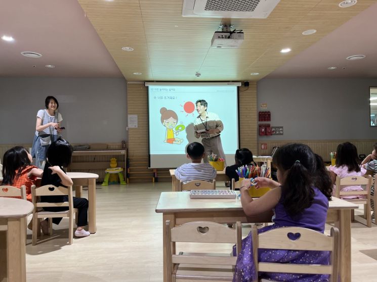 하남시가 원도심 내 어린이공원 5개소의 노후된 놀이환경을 전면 개선하기 위해 특별교부세와 특별조정교부금 등 총 18억원을 확보해 오는 10월 준공을 목표로 리모델링 사업을 본격 추진한다. 하남시 제공