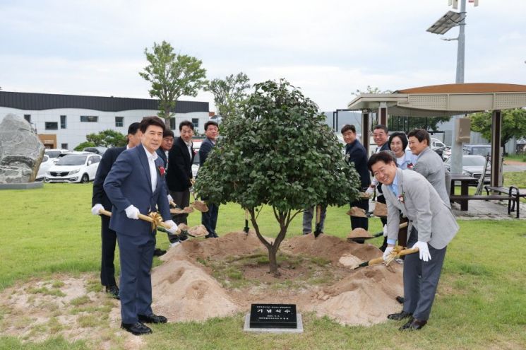Camellia Tree Commemorative Planting. Provided by Pohang City