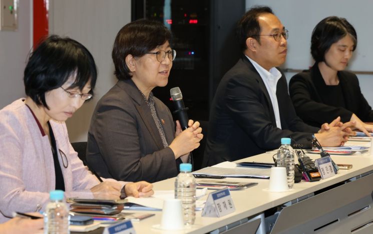 정은경 보건복지부 장관이 7일 서울 강남구 삼성생명 일원역빌딩에서 열린 '환자·소비자단체 현장 간담회'에서 발언하고 있다. 연합뉴스