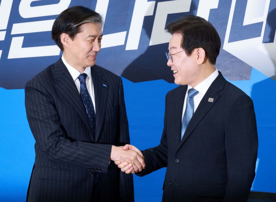 李대통령, 오늘 '조국 사면' 결단…野 "자기 편 봐주기"