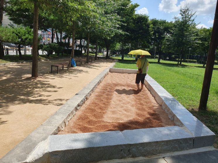 양주시, 9개 공원에 '맨발길' 1㎞ 조성…시민 건강·힐링 공간 확대