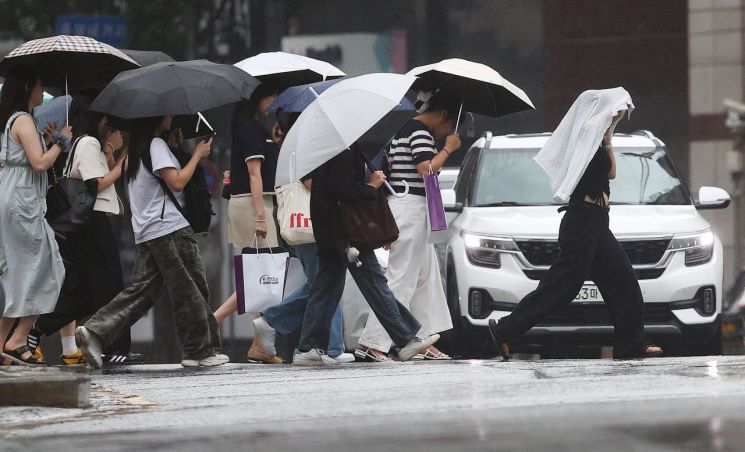 9일 전남에 호우특보가 내려지고 광주 등에는 예비특보가 발효돼 최고 200㎜의 비가 예보됐다. 연합뉴스