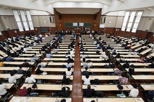 일본 대입 수험생들이 대입 공통 테스트를 보고 있다. 사진제공=교도 연합뉴스
