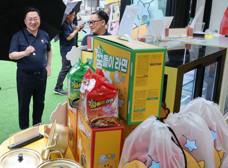 '꿈돌이 호두과자' 대전 0시축제장서 1000박스 인기 판매