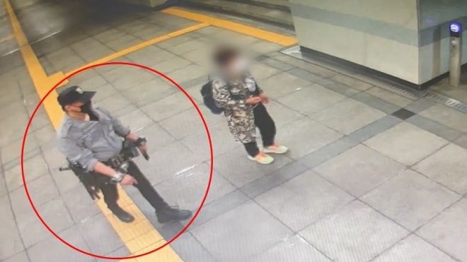 "코스프레인데요" 경찰 점퍼 입고 모형 권총 찬 50대 男, 체포후 한 말