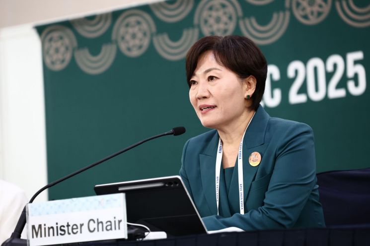 송미령 농림축산식품부 장관이 10일 인천에서 APEC 식량안보 장관회의에서 발언하고 있다. (사진제공= 농식품부)