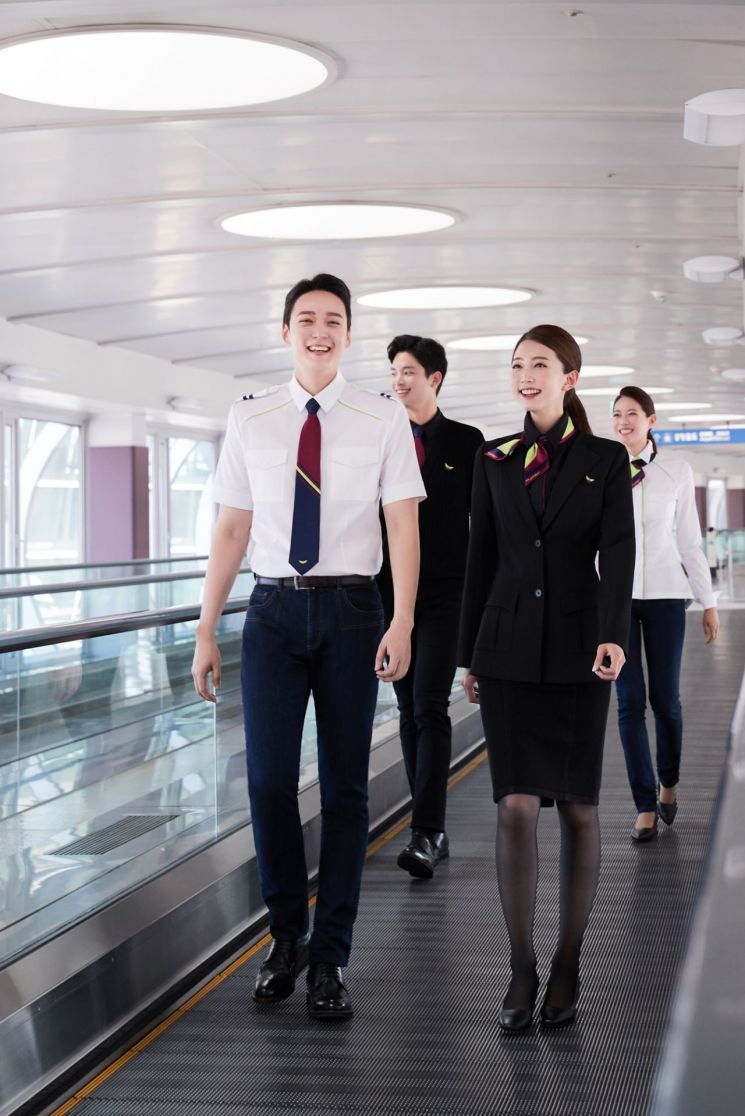 진에어, 신입 객실승무원 채용…17일까지 접수