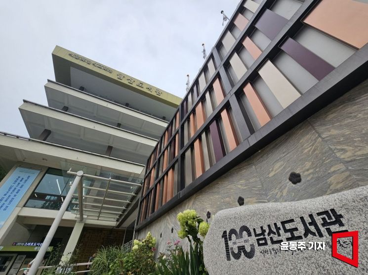 AI시대에 더 필요해…공공도서관 숫자도 발길도 쑥