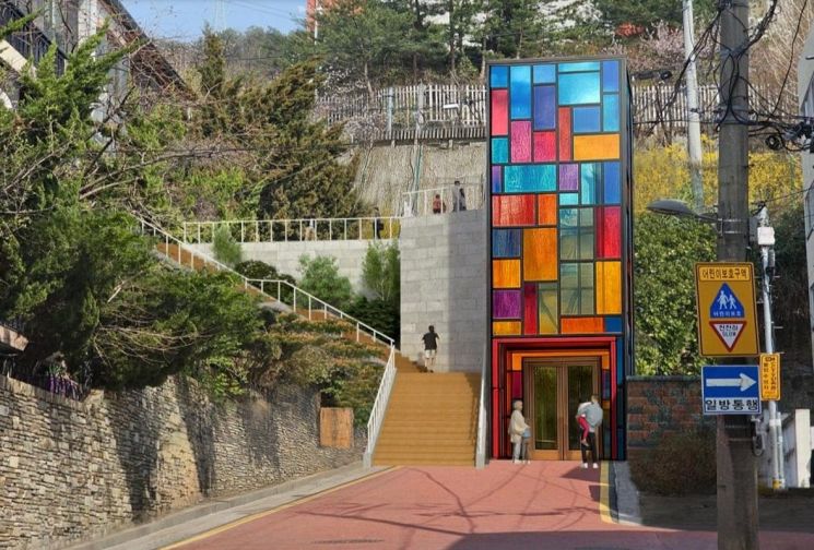 무지개계단 이동편의시설 설치 예시 사진. 광진구 제공.